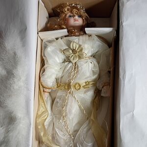 Collectable Heritage Signature Collection 2002 Angel Doll